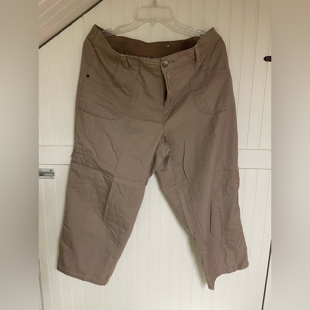 White Stag Size 14 Cropped Pants. Used. Good condition